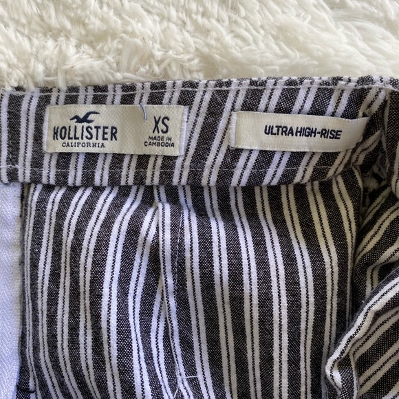 Hollister Ultra High Rise Mini Skirt black and white pinstripe with double slit - Picture 4 of 5